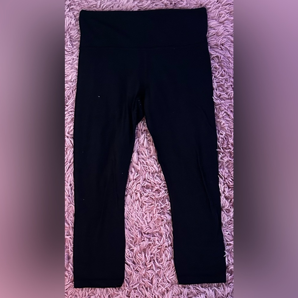 This is a pair of worn Athleta capri leggings that’s at in a size small.